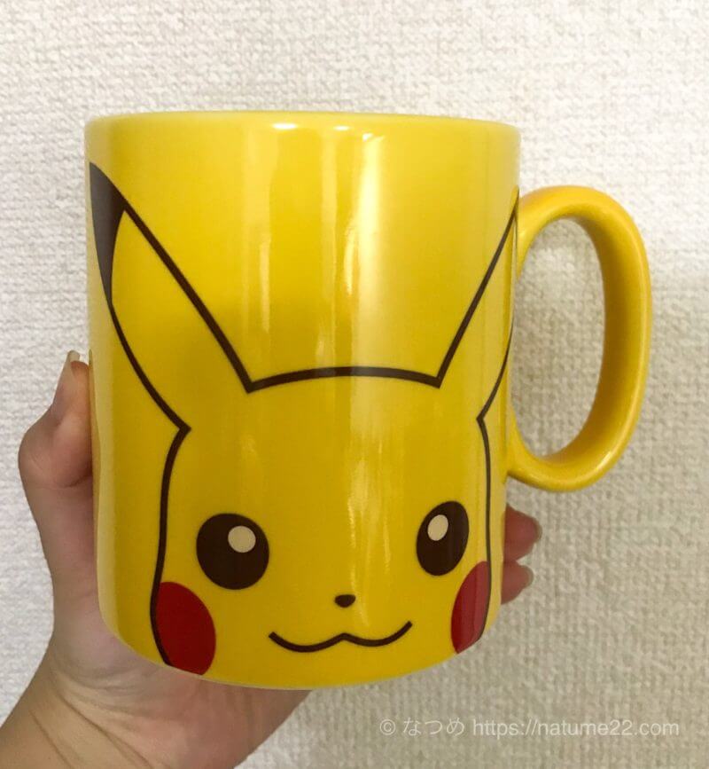 バターコーヒー用マグカップの表面の写真
